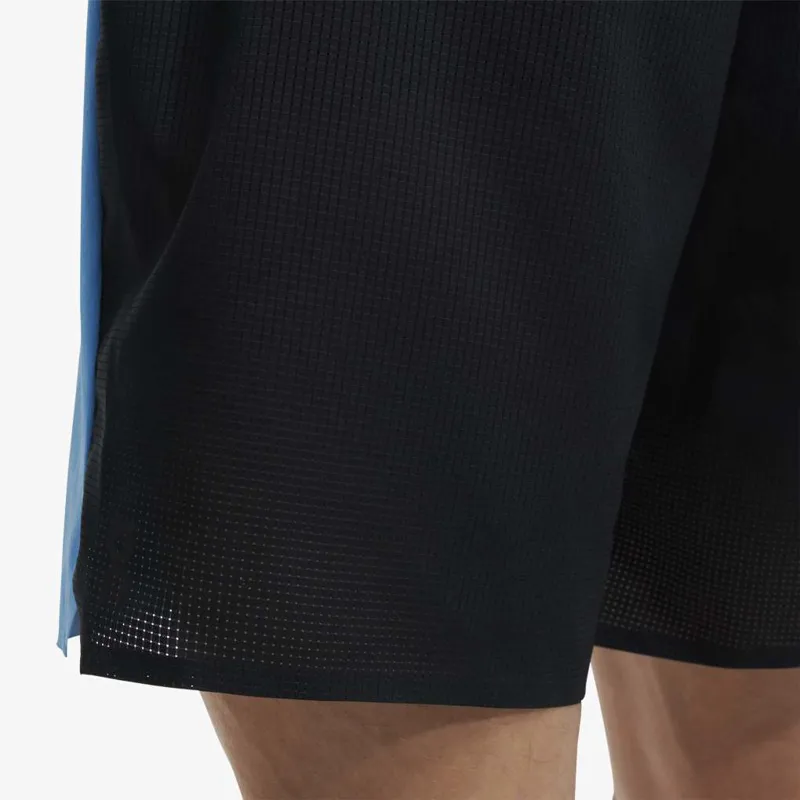 On Men's Lightweight Running Shorts in Niagara/Black-4