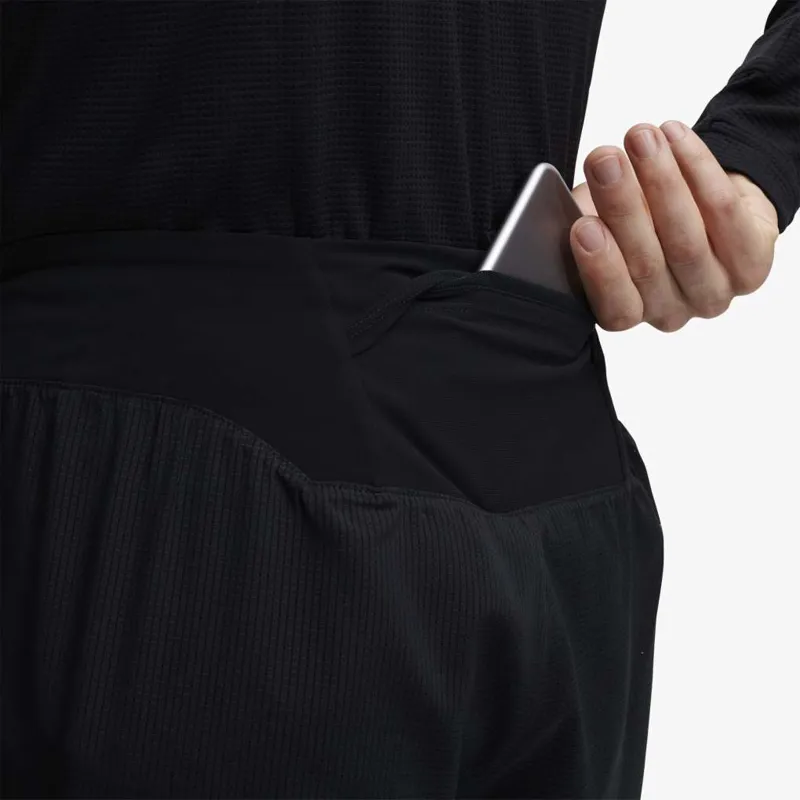 On Men's Lightweight Running Shorts in Niagara/Black-5