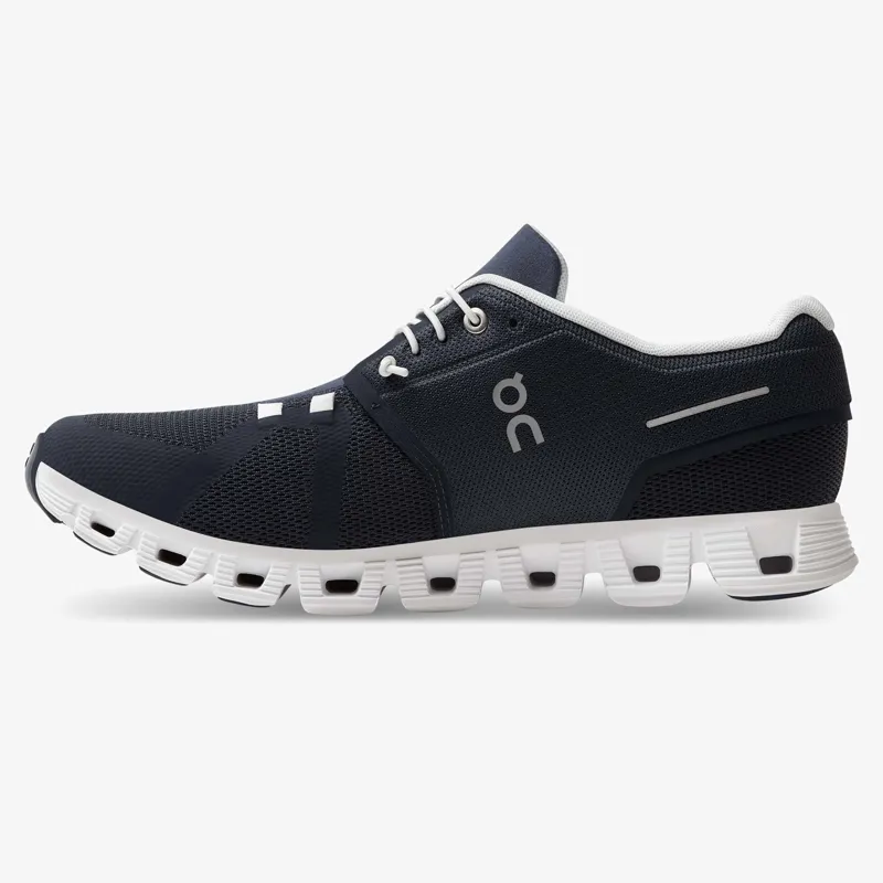 On Running Cloud 5 Mens trainer in Midnight/White-4