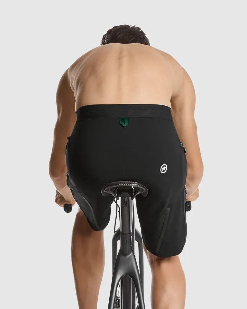 Assos Mille GTC Zeppelin Cargo Shorts C2 in black-7