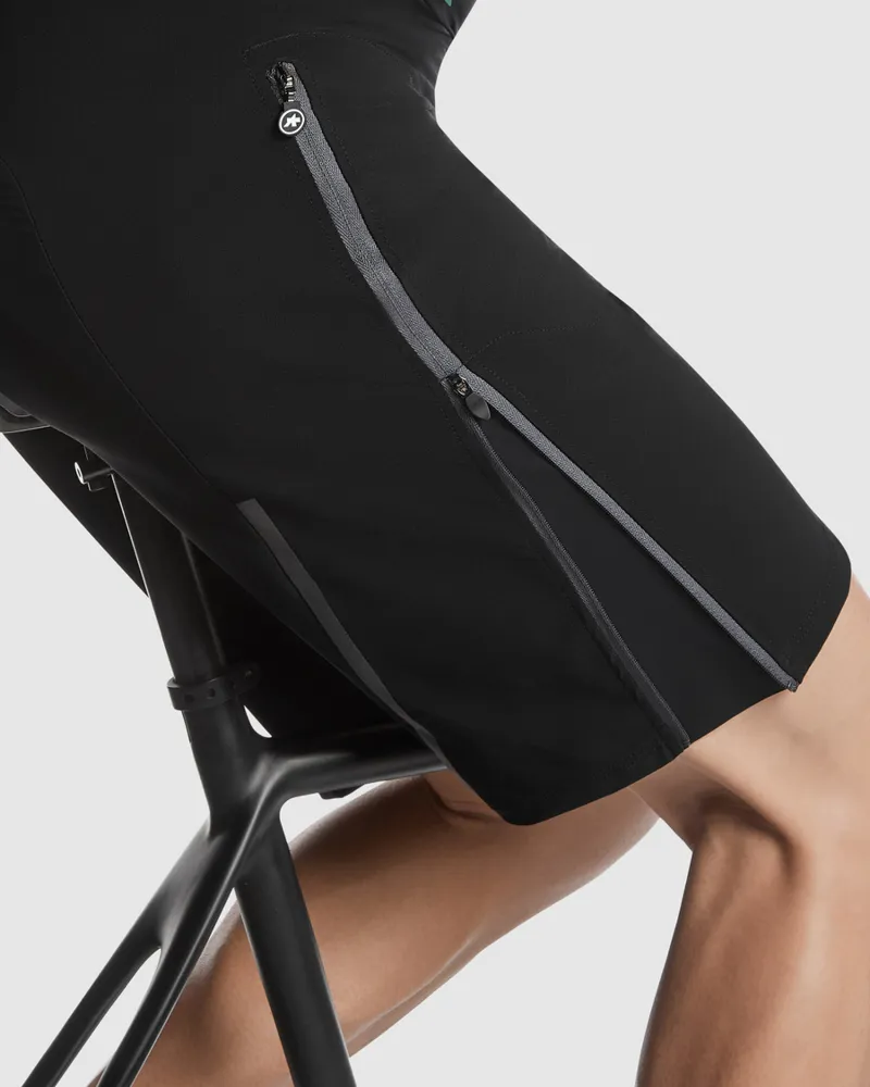 Assos Mille GTC Zeppelin Cargo Shorts C2 in black-4
