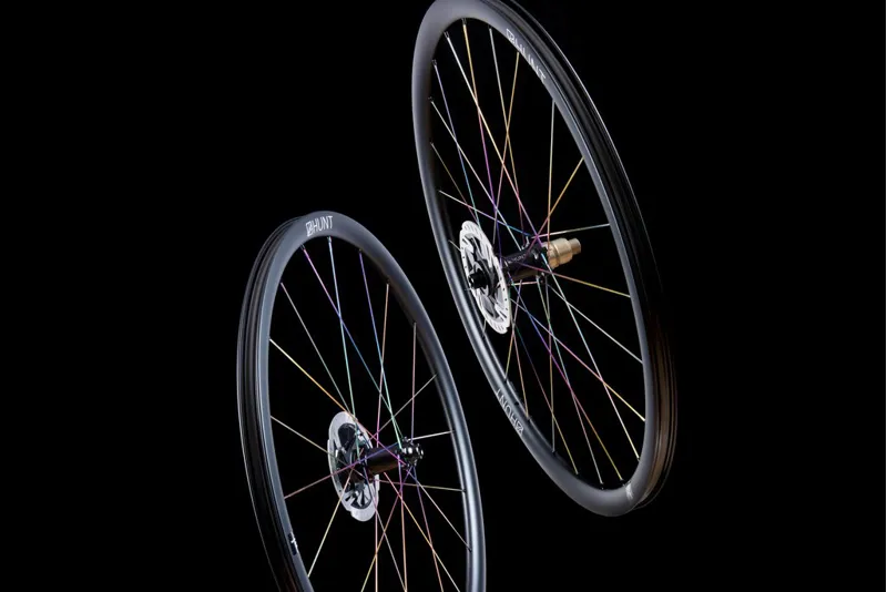 Hunt 30 Carbon wheelset Oil Slick Spokes-1