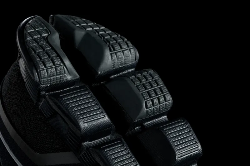 On Running Cloud Waterproof Womens Shoe in Black/Lunar-1