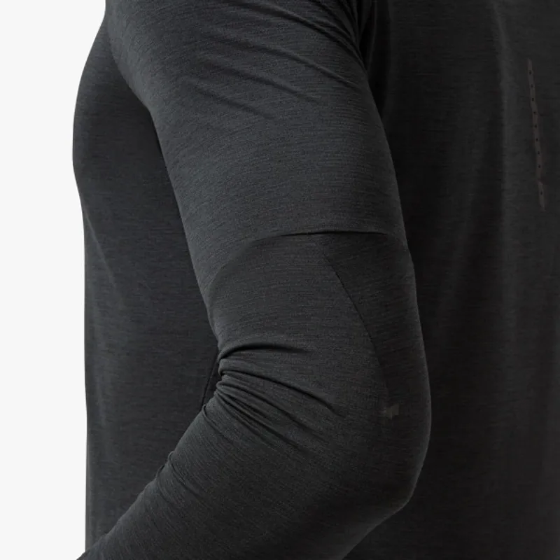 On Mens Performance Long-T Black-4