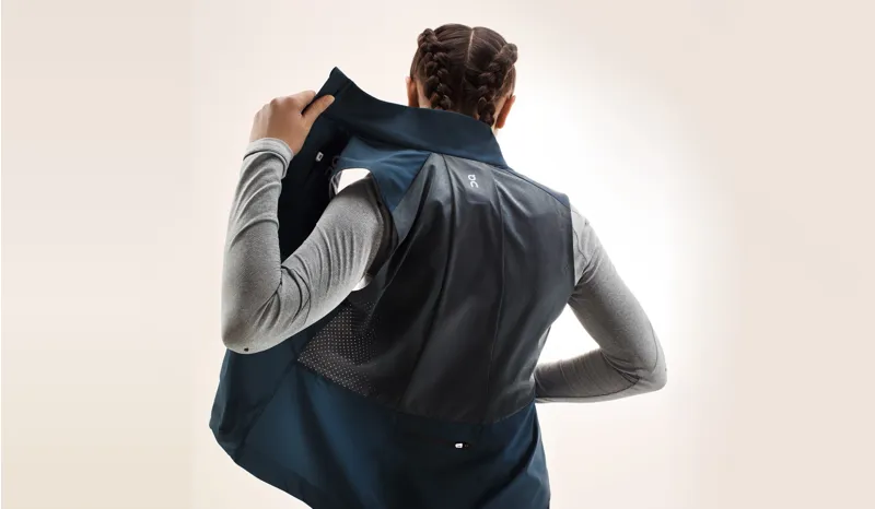 2018 On Running Weather Vest Womens Navy-1